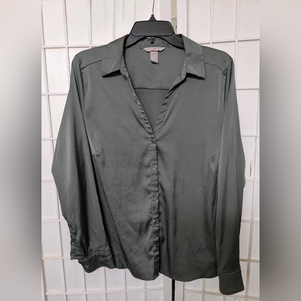 H&M Silk V Neck Collared Dark Green‎ Long Sleeve Button Down Blouse - Size L